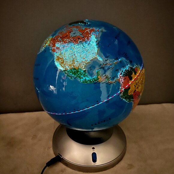 Discovery Mindblown Globe LED Light Illuminated in Box Spins Power Cord - Picture 9 of 11